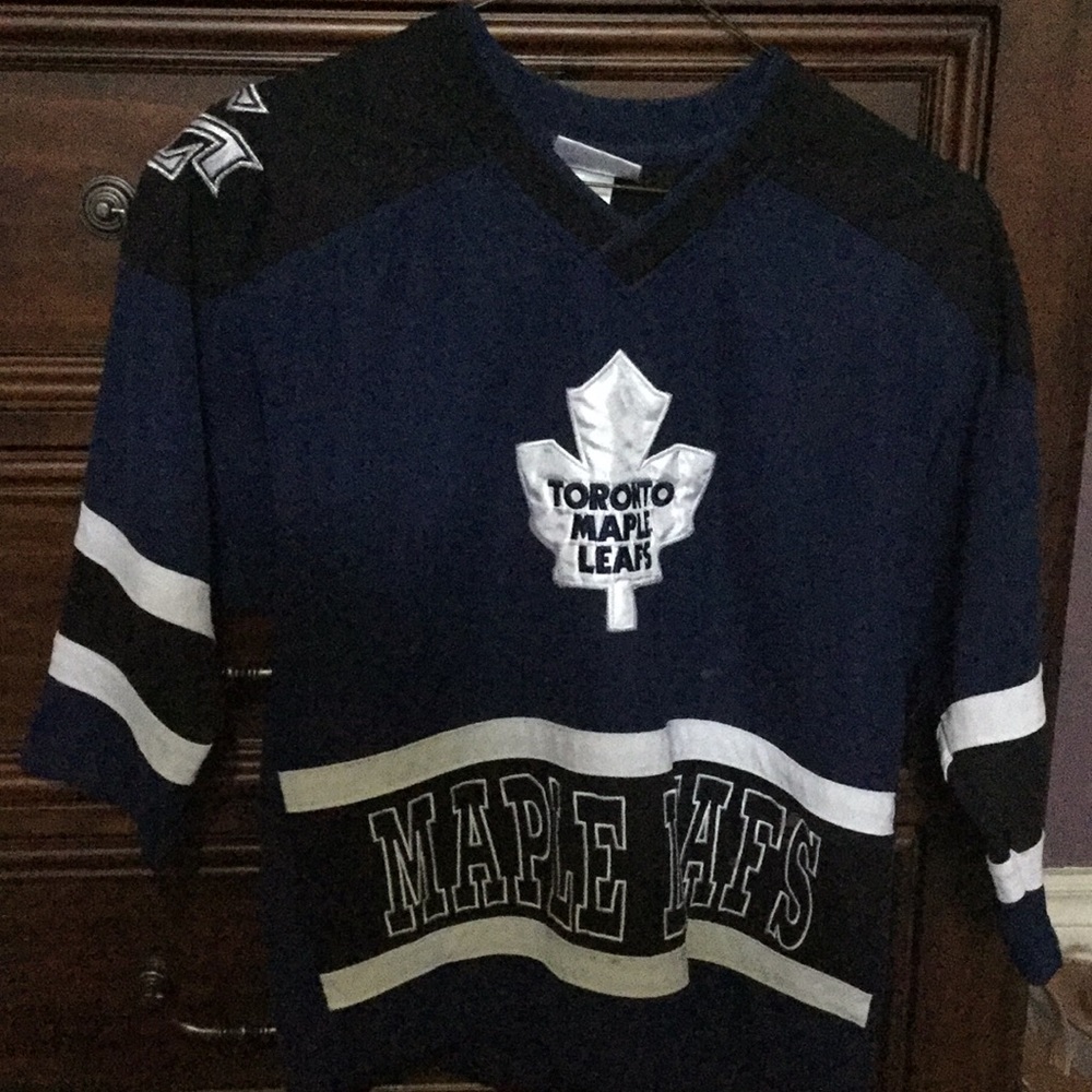 toronto maple leafs shirt